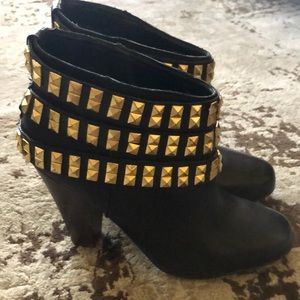BETSEY JOHNSON Black Bootie Gold Studs Size 8 EUC